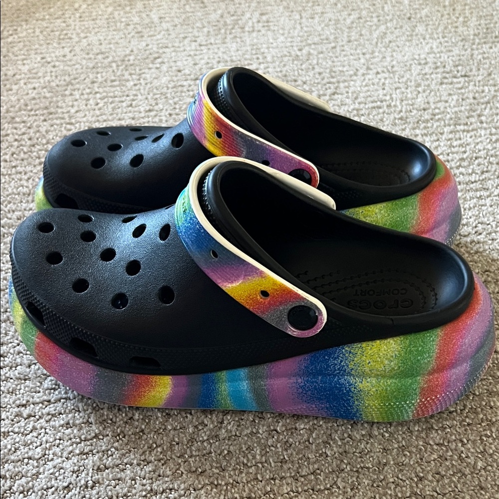 CROCS Size 10 Womens Platform Black Clog with Rainbow Tie-Dye Accents - Picture 6 of 7